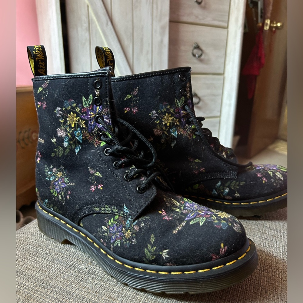Women’s ladies Size 8 Floral Doc Martens
